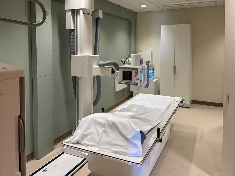 More Photos Of 6901 W Edgerton Ave, Greenfield Medical For Sale