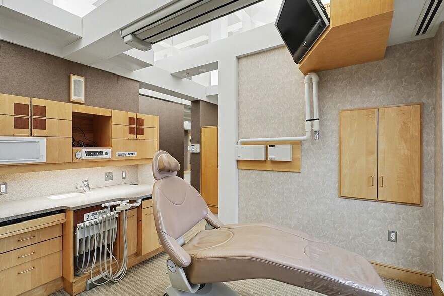 More Photos Of 15555 Silver Pky, Fenton Medical For Sale