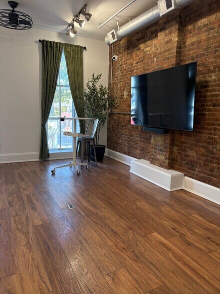 More Photos Of 20-22 Broad St, Red Bank Storefront Retail Office For Lease