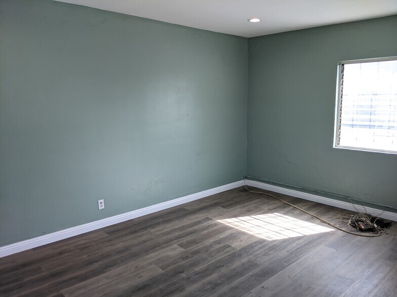 More Photos Of 1621-1623 W Gladstone St, Azusa Warehouse For Sale