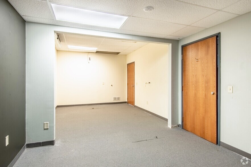 More Photos Of 2024-2050 S Stoughton Rd, Madison General Retail For Sale