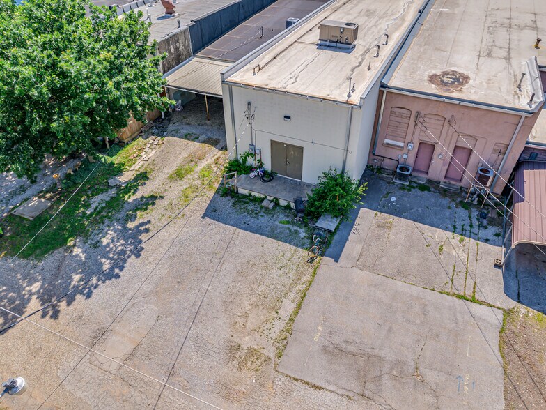 More Photos Of 111 N Broadway St, Tecumseh Office For Sale