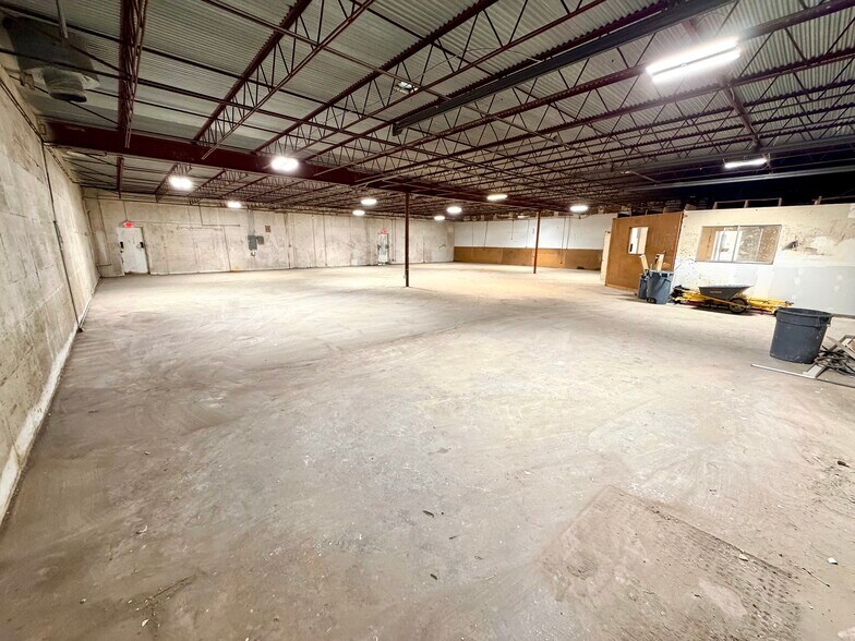 More Photos Of 5501-5505 Brewster St, San Antonio Warehouse For Lease