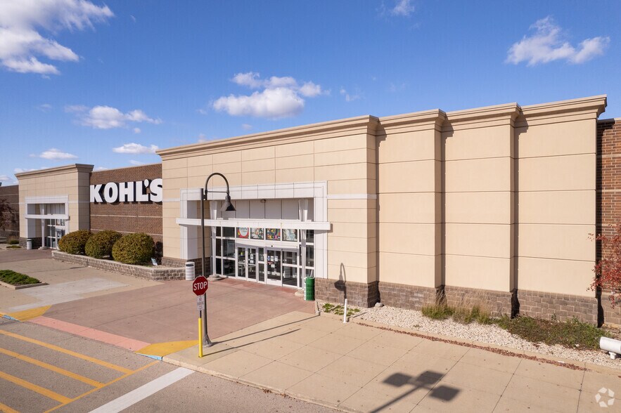 More Photos Of 5340-5580 Northwest Hwy, Crystal Lake Unknown For Lease