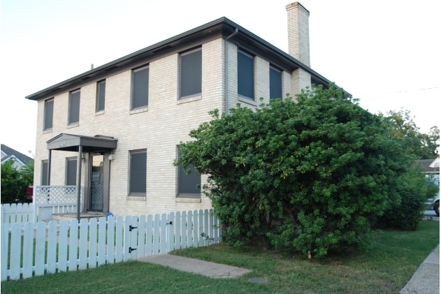 More Photos Of 5902 Irvington, Houston Office For Sale