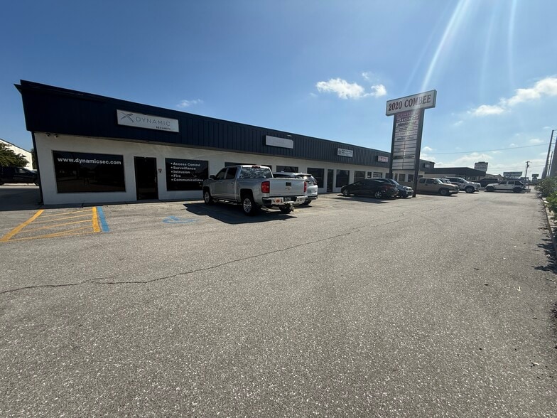 More Photos Of 2020 S Combee Rd, Lakeland Warehouse For Lease