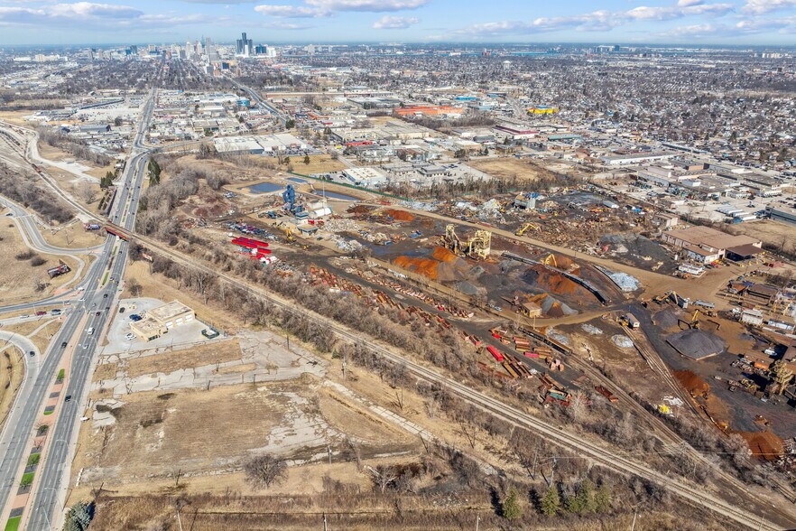 More Photos Of 2714 Dougall Ave, Windsor Land For Sale