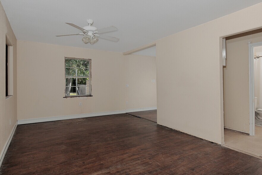 More Photos Of 1231 Pruitt Rd, Spring Office Residential For Sale