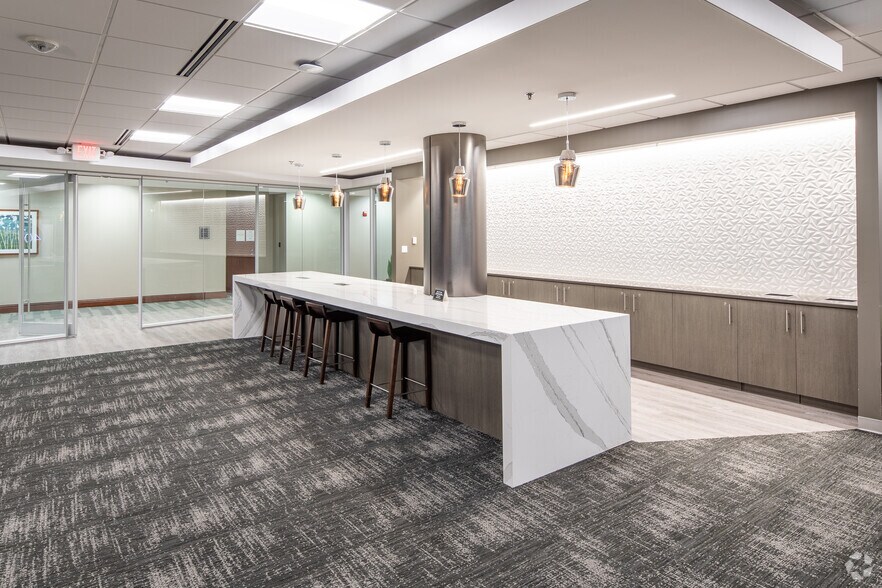 More Photos Of 14567 N Outer Forty, Chesterfield Office For Lease