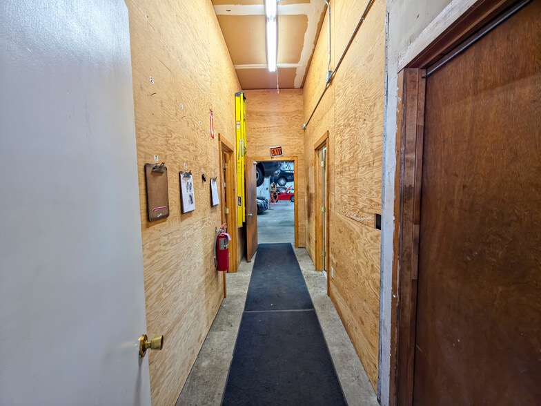 More Photos Of 7 Colonel Dr, Bourne Auto Repair For Sale