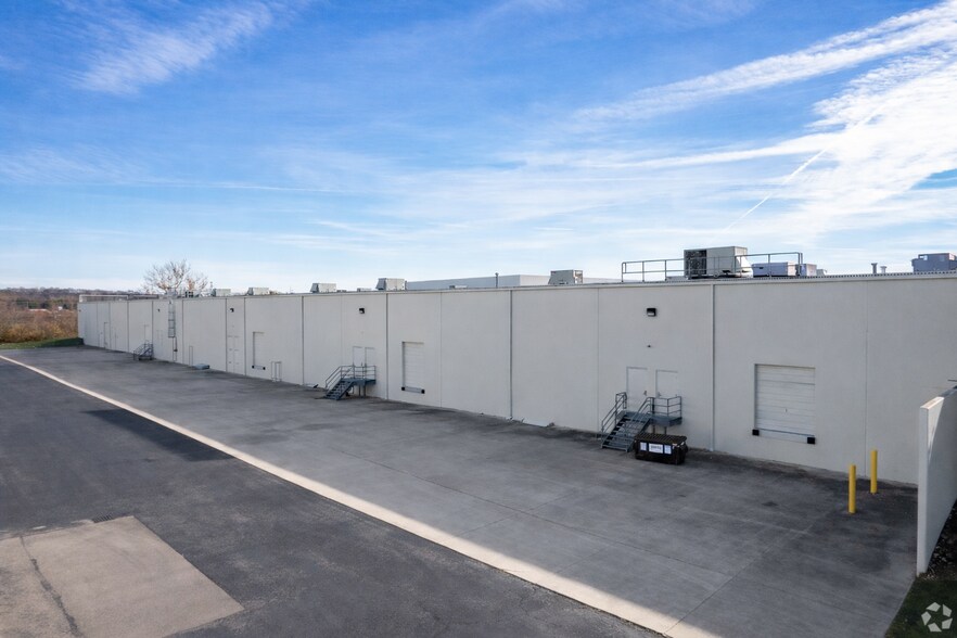 More Photos Of 8816-8840 Beckett Rd, West Chester Warehouse For Lease