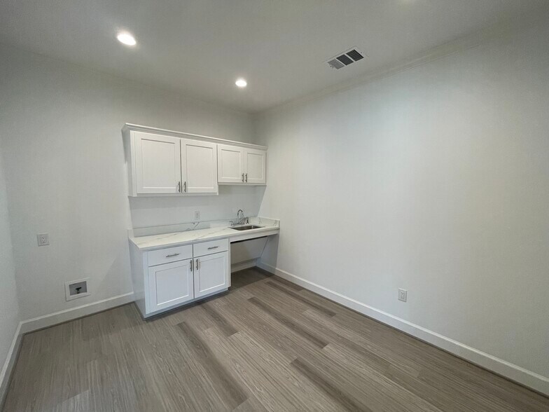 More Photos Of 400 Stonebrook Pky, Frisco Office For Sale