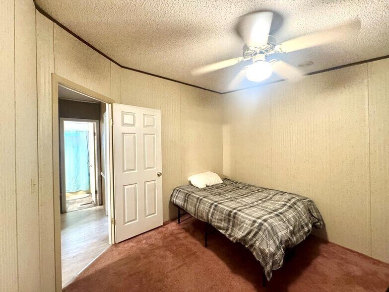 More Photos Of 158 Caloric Rd., Mullens Flex For Sale