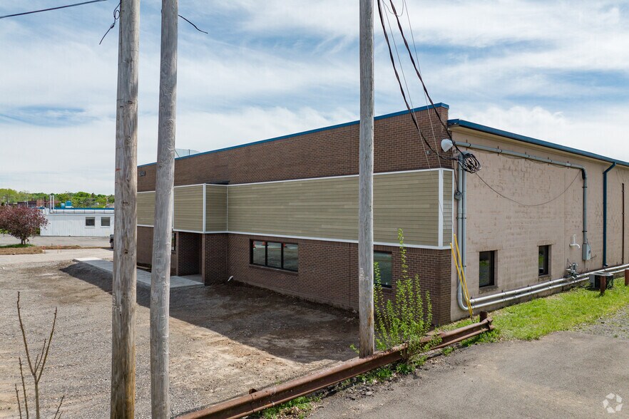 More Photos Of 4040 New Court Ave, Syracuse Light Distribution For Sale