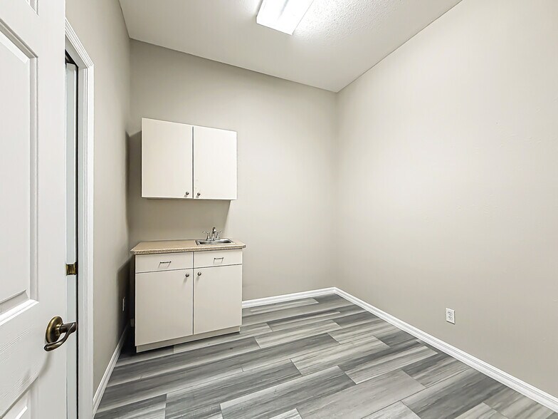 More Photos Of 15151 S US Highway 441, Summerfield Medical For Sale