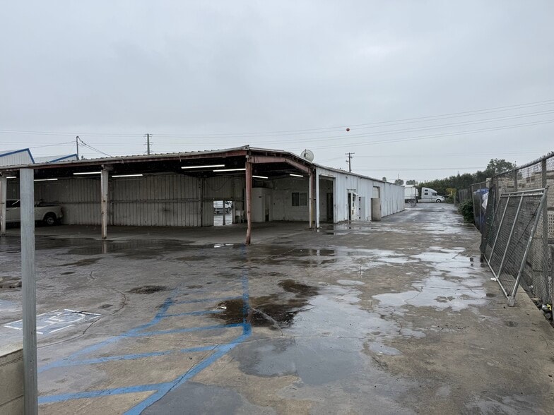 More Photos Of 5925 Payton Ave, Riverside Warehouse For Lease