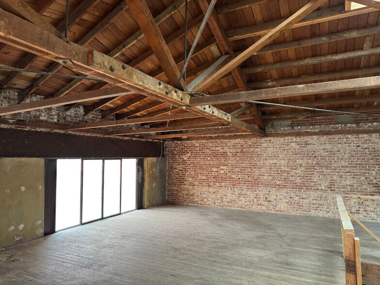 More Photos Of 530 E 4th St, Long Beach Office For Sale