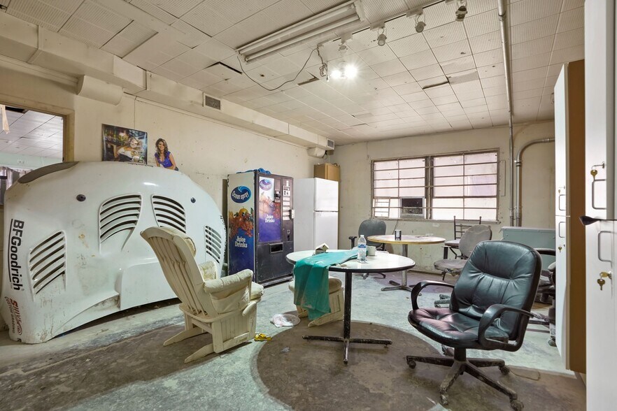 More Photos Of 3300 E 43rd Ave, Denver Manufacturing For Sale