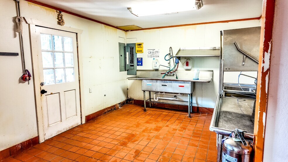 More Photos Of 1711 E Main St, Madisonville Restaurant For Sale