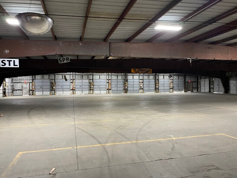 More Photos Of 106 Mooney Dr, Bourbonnais Warehouse For Lease