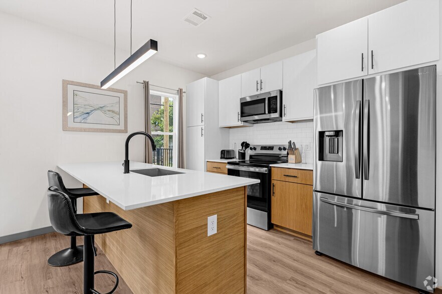 More Photos Of 3981-4001 Roseland Ave, Dallas Apartments For Sale