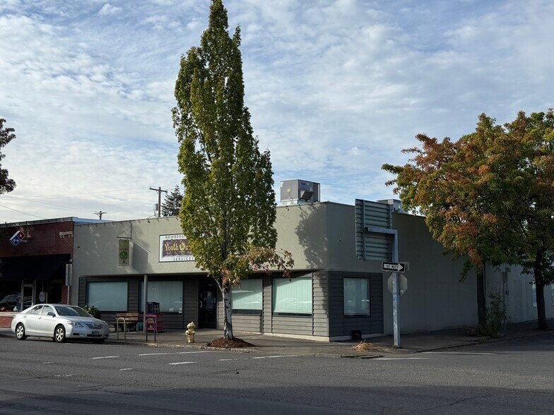More Photos Of 719 E 1st St, Newberg Storefront For Sale