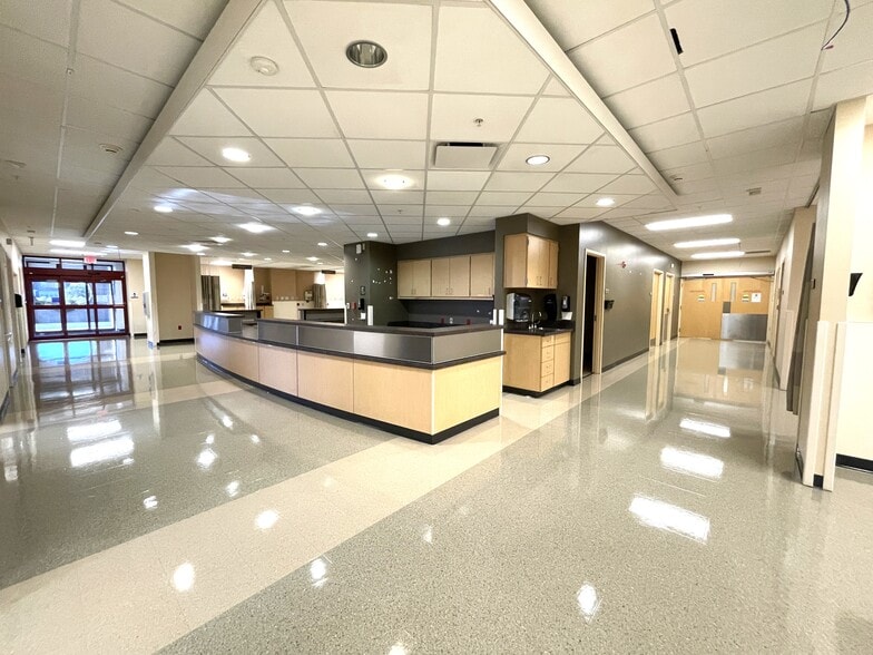 More Photos Of 7950 Ortho Ln, Brownsburg Medical For Lease