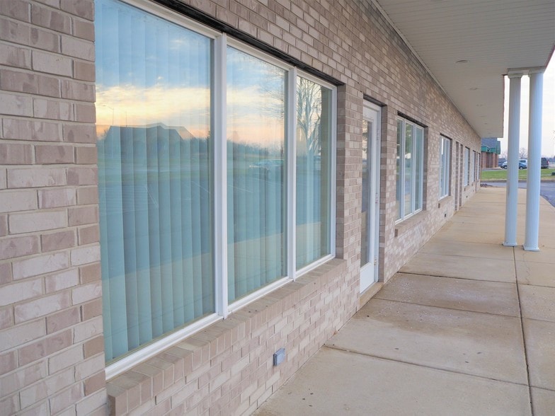 More Photos Of 950 Corporate Pky, Wentzville Office For Lease