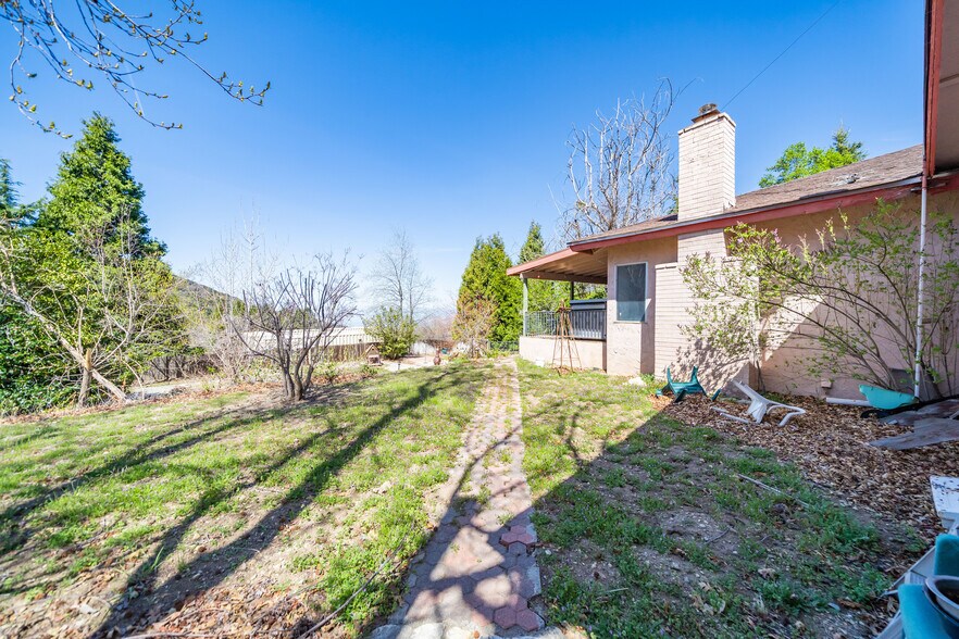 More Photos Of 11550 Raspberry Ln, Oak Glen Specialty For Sale