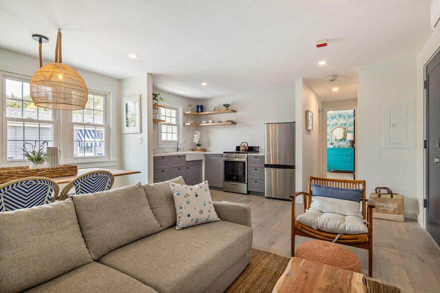 More Photos Of 20 Shore Rd, Ogunquit Storefront Retail Office For Sale