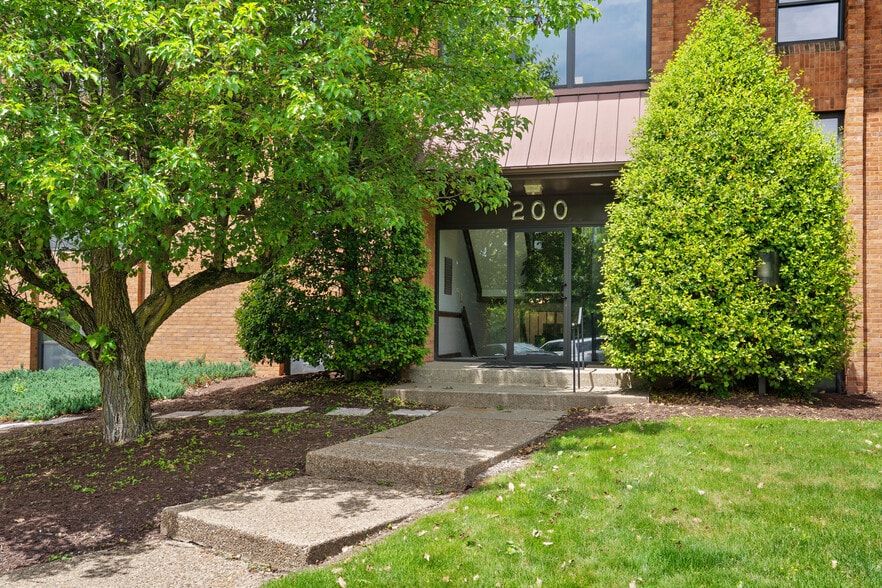 More Photos Of 200 Commerce Dr, Coraopolis Office For Sale