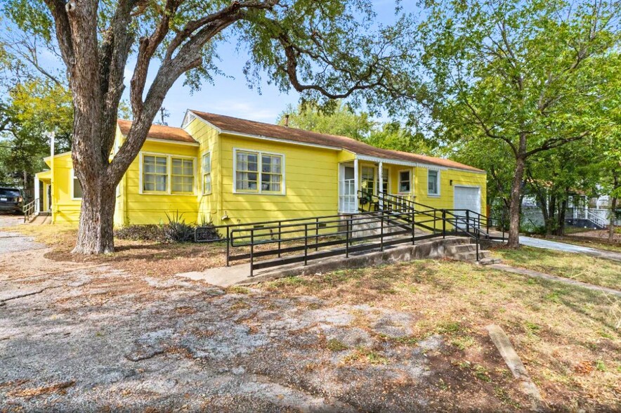More Photos Of 2710 Manor Rd, Austin Office For Sale