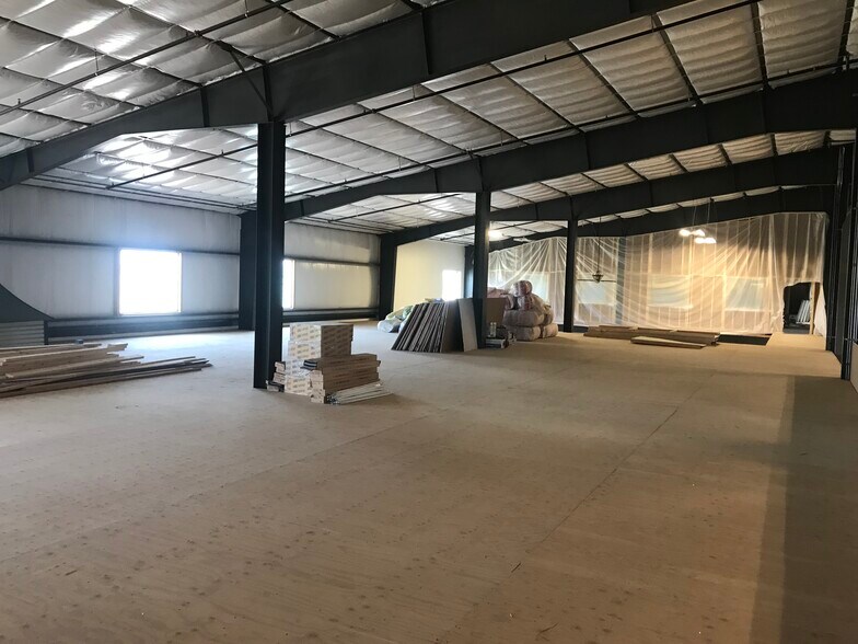 More Photos Of 209 County Road 156, Albany Showroom For Sale