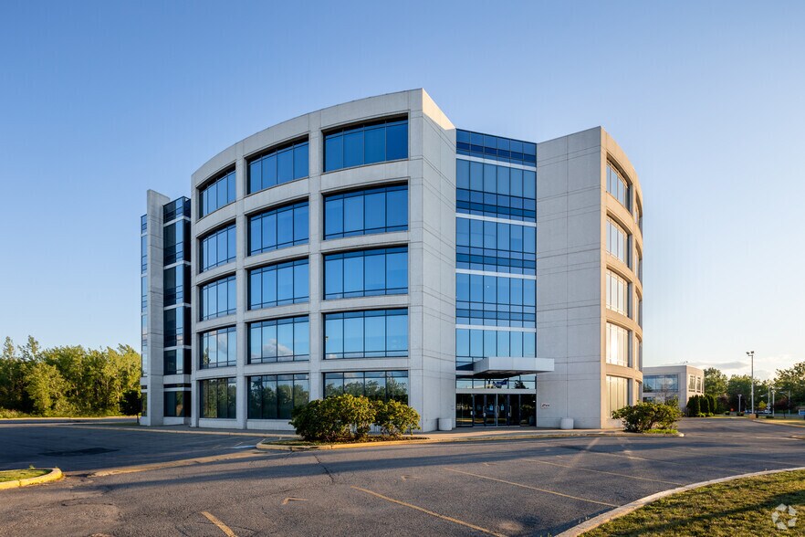 More Photos Of 2250 Boul Alfred-Nobel, Montréal Office For Lease