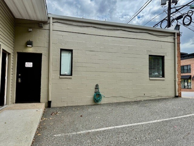 More Photos Of 401 Kinderkamack Rd, Oradell General Retail For Lease