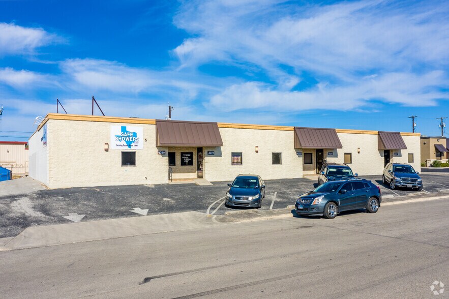 More Photos Of 4219-4227 Gatecrest, San Antonio Service For Lease