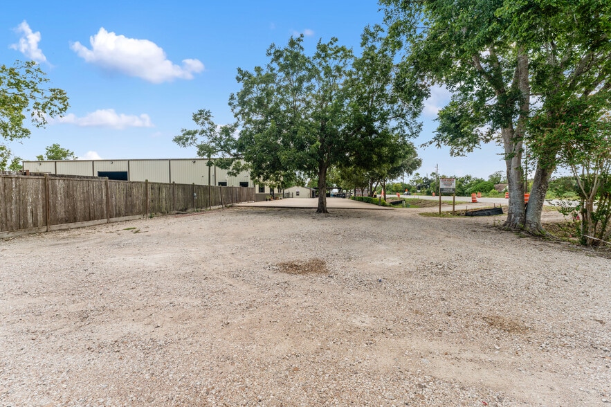 More Photos Of 6927 Highway 36 S, Rosenberg Office For Lease