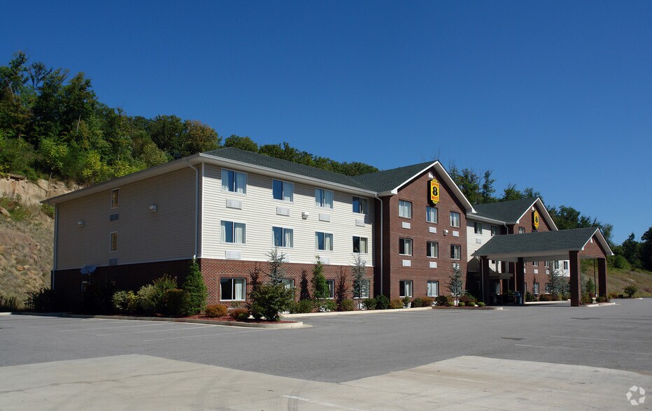 More Photos Of 3090 16th St, Huntington Hotel For Sale