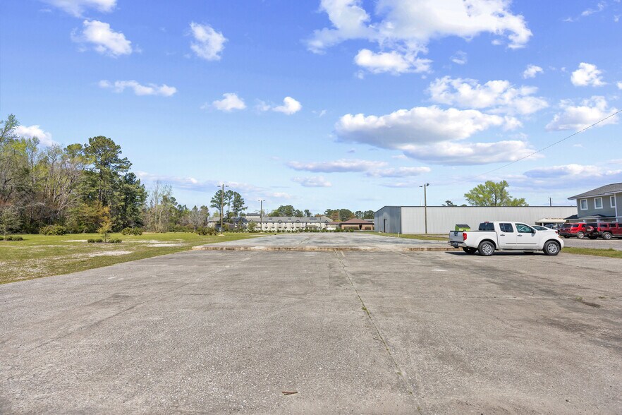 More Photos Of 69 Jessamine Ave, Georgetown Flex For Lease