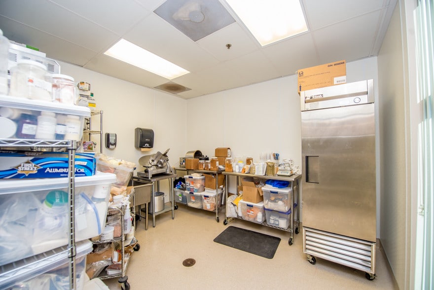 More Photos Of 537 Queensland Cir, Corona Loft Creative Space For Lease