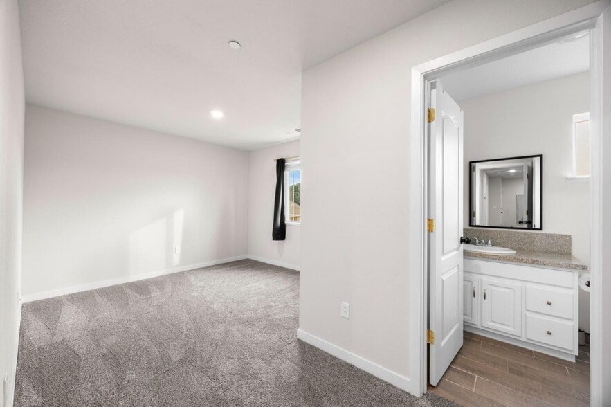 More Photos Of 930 W Alameda St, Manteca Apartments For Sale