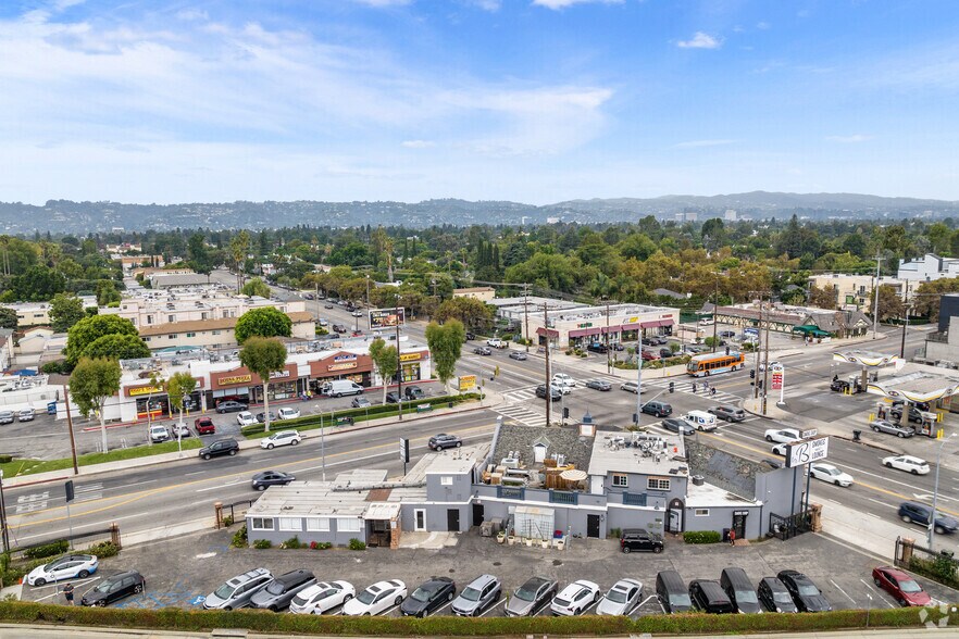 More Photos Of 6000 Woodman Ave, Van Nuys General Retail For Sale