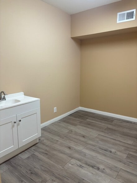 More Photos Of 21700 Golden Triangle Rd, Santa Clarita Medical For Lease