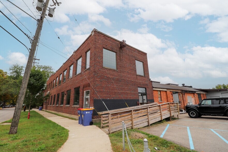 More Photos Of 1739 Elizabeth Ave NW, Grand Rapids Flex For Sale