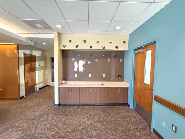 More Photos Of 101 Lexington Rd, Woolwich Office For Lease