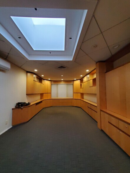 More Photos Of 235 E 58th St, New York Storefront Retail Residential For Sale