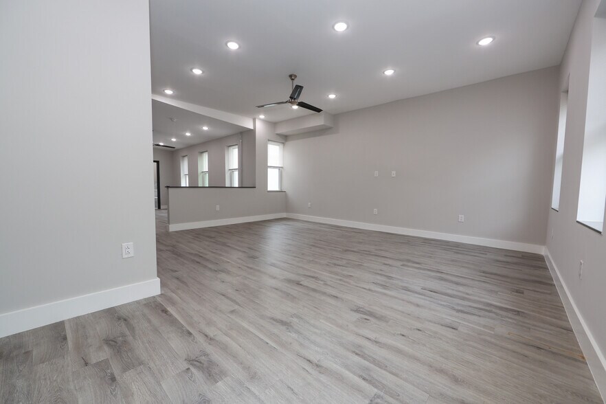 More Photos Of 3565 Kensington Ave, Philadelphia Storefront Retail Residential For Sale