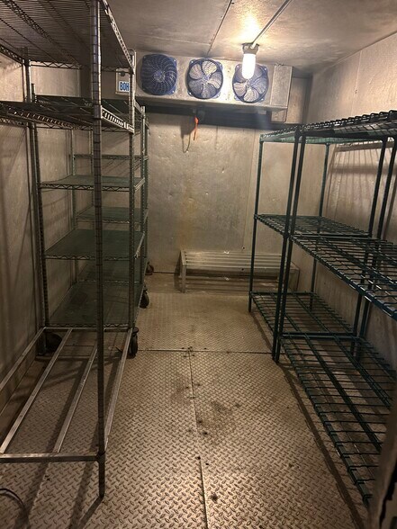 More Photos Of 2613 E Clairemont Ave, Eau Claire Restaurant For Lease