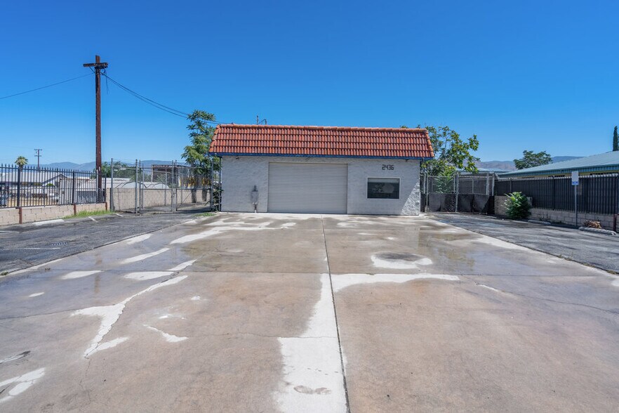 More Photos Of 2436 5th St, Highland Warehouse For Sale