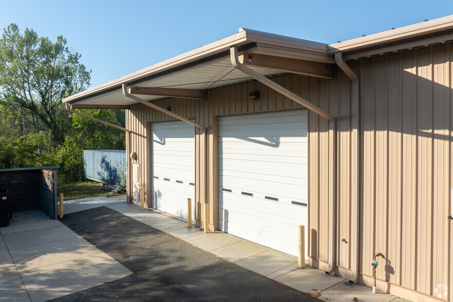 More Photos Of 2800 Rowland Rd, Raleigh Light Distribution For Lease